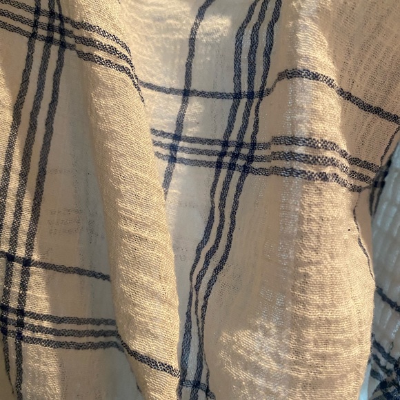 Zara white and blue stripped puff sleeve shirt - Picture 2 of 3